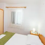 Ana *