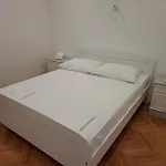 Ana * Primošten