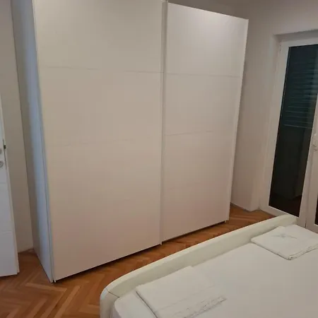 Ana * Primošten