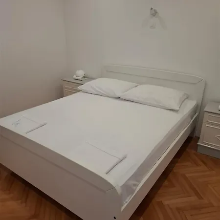 Ana * Primošten